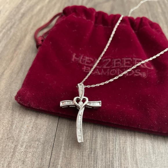 Stunning Helzberg Diamond 1/5 CT Diamond Cross Necklace - Picture 8 of 8